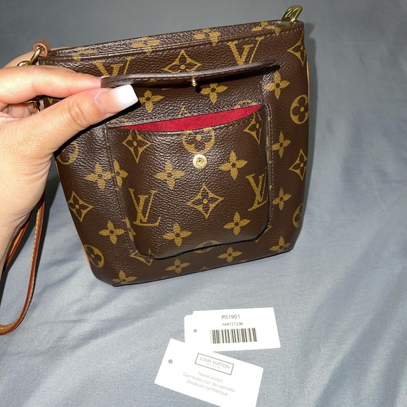 Louis Vuitton Monogram Partition wristlet - Picture 6 of 8